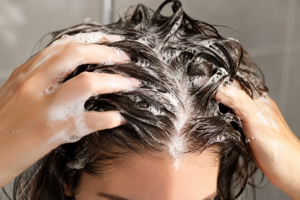 come applicare lo shampoo