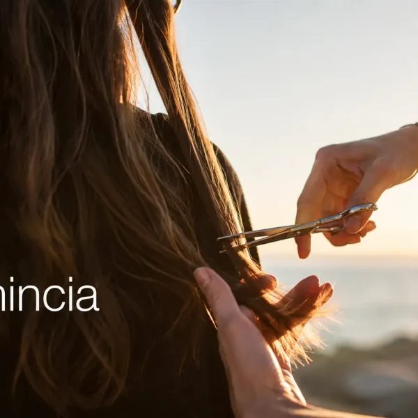 Come riparare i capelli a settembre dopo l’estate: capelli lunghi secchi e danneggiati trattati con una maschera riparatrice e nutriente per capelli sfibrati, rovinati, crespi e disidratati